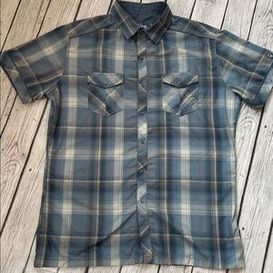Kuhl Mens Button Up Size Medium 
Excellent Like New Condition
